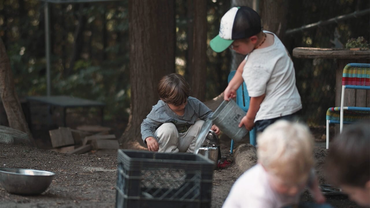Loose parts play outdoors